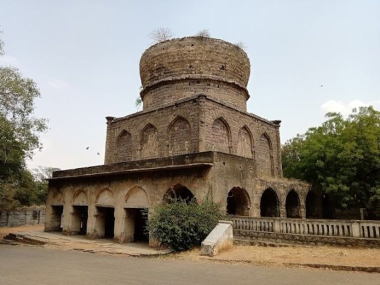 Qutb Shahi Tombs_2